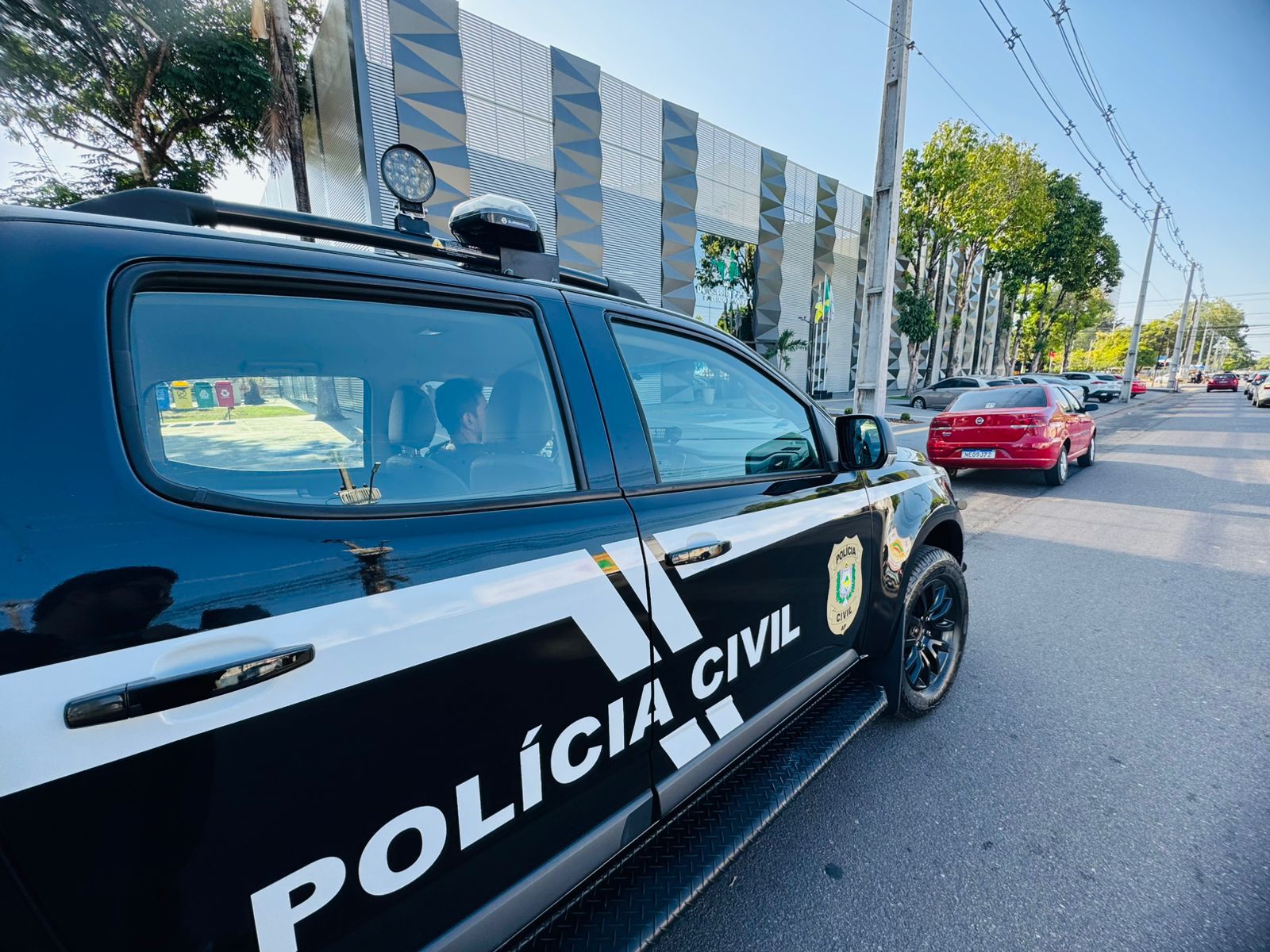 POLÍCIA CIVIL IDENTIFICA E INDICIA CRIMINOSOS QUE SUBTRAÍRAM CABEAMENTOS DA DEFENSORIA PÚBLICA DO AMAPÁ